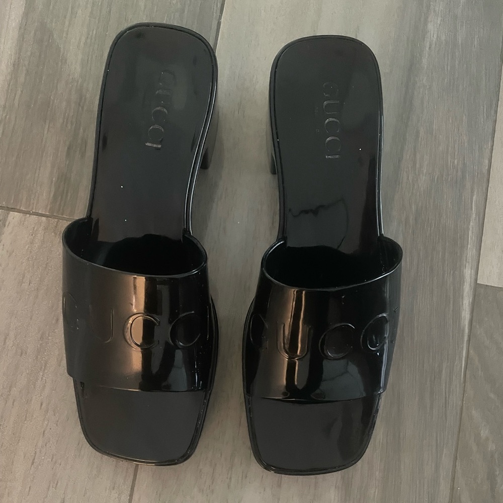Gucci rubber slides size 8